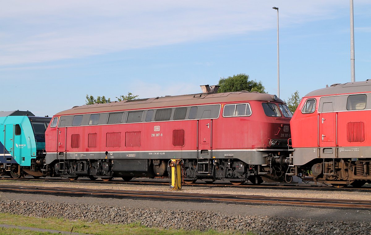 Die Kurhessenbahn zu Gast im Norden...zur Reparatur weilt die 218 387-9(REV/HB X/03.02.17) zur Zeit im Bw Niebüll. 06.07.2017