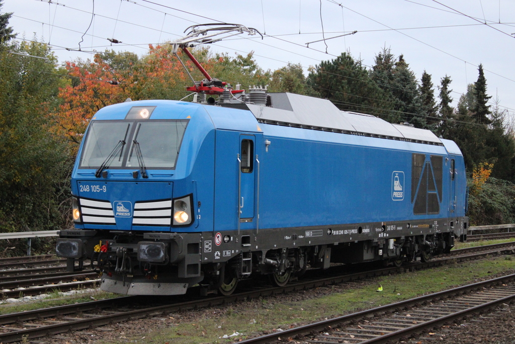 Die neue Press 248 105-9( 248 026-7 D-Press)Am Abend des 21.10.2022 in Rostock-Bramow.