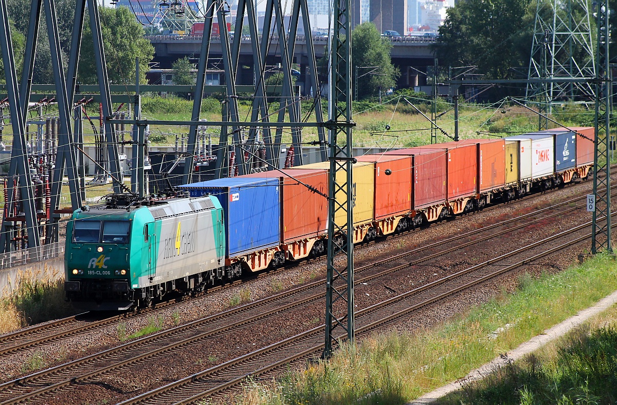 Die nun für ITL fahrende 185-CL 006/ 185 506-3 fährt hier mit einem kurzen Containerzug am Umspannwerk in Dradenau vorbei Richtung Süderelbe. 06.08.2014