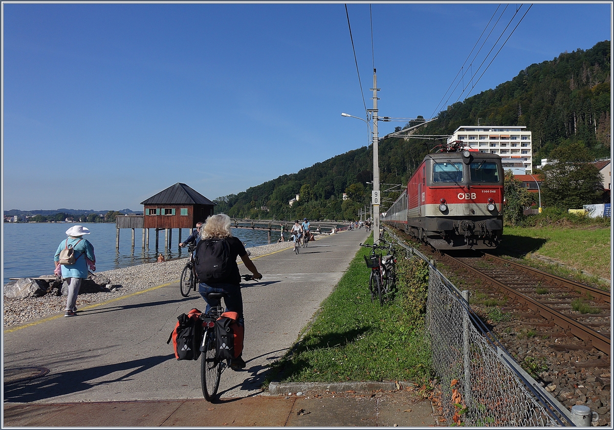 Die ÖBB 1144 045 mit dem vom Laufweg verkürzten IC 119 Lindau - Innsbruck kurz vor Bregenz.

13. Sept. 2019