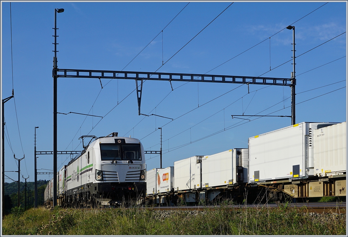 Die Rail Care Rem 476 453-6 VAUD (UIC 91 85 4476 453-6 CH-RLC) hat von Genve La Praille kommend ihr Ziel Vufflens la Ville erreicht.
29. August 2018