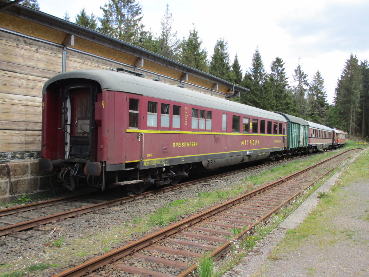 Die Rennsteigbahn hat auf dem Bahnhof Rennsteig mehrere Wagen abgestellt.Aufgenommen am 27.Mai 2020.