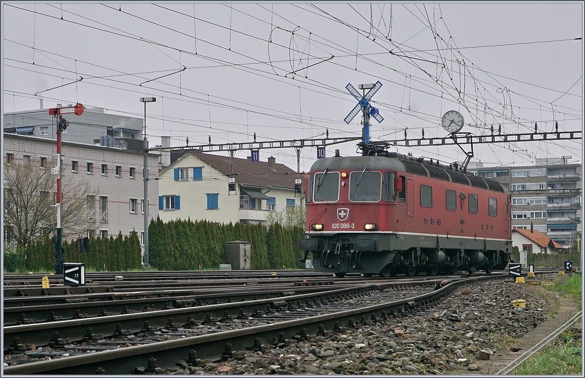Die SBB Re 6/6 11689 (Re 620 089-3) im Rangierbhanhof von Biel. 

5. April 2019
