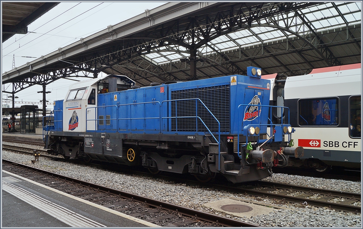 Die Scheuchzer Am 847 101  Bison  (UIC 92 85 8847 101-3 CH-SCHEU) in Lausanne. Die 1917 gegründet Gleisbaufirma Scheuchzer aus Bussigny übernahm diese Diesellok 2004 als Neubaufahrzeug von der CFD. 11. Nov. 2019