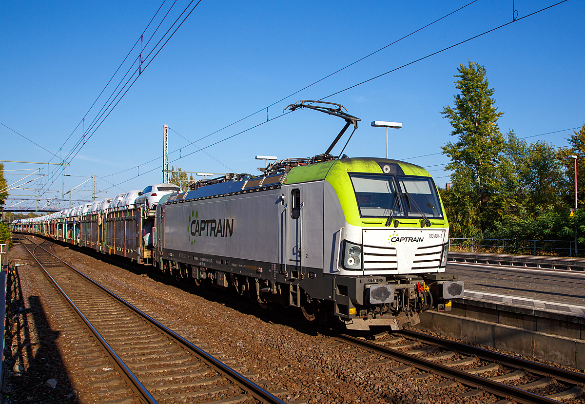 
Die Siemens Vectron MS 193 894-3 (91 80 6193 894-3 D-ITL der ITL - Eisenbahngesellschaft mbH (Teil der deutschen Captrain-Gruppe) f�hrt am 18.09.2018 mit einem Autozug durch den Hbf  Brandenburg an der Havel in Richtung Westen. 

Die Lok wurde 2016 von Siemens in M�nchen unter der Fabriknummer 22024 gebaut und an die Captrain Deutschland GmbH geliefert. Die Vectron Lokomotive ist als MS – Lokomotive mit 6.400 kW Leistung konzipiert und zugelassen f�r D/A/H/PL/CZ/SK/RO.