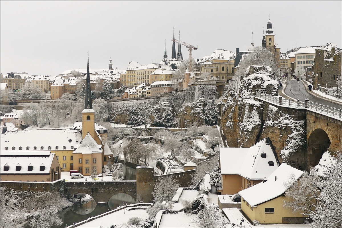 Die Stadt Luxemburg im Winter. Das Bild wurde am 31.01.2019 aus dem Zug aufgenommen.
(Jeanny)