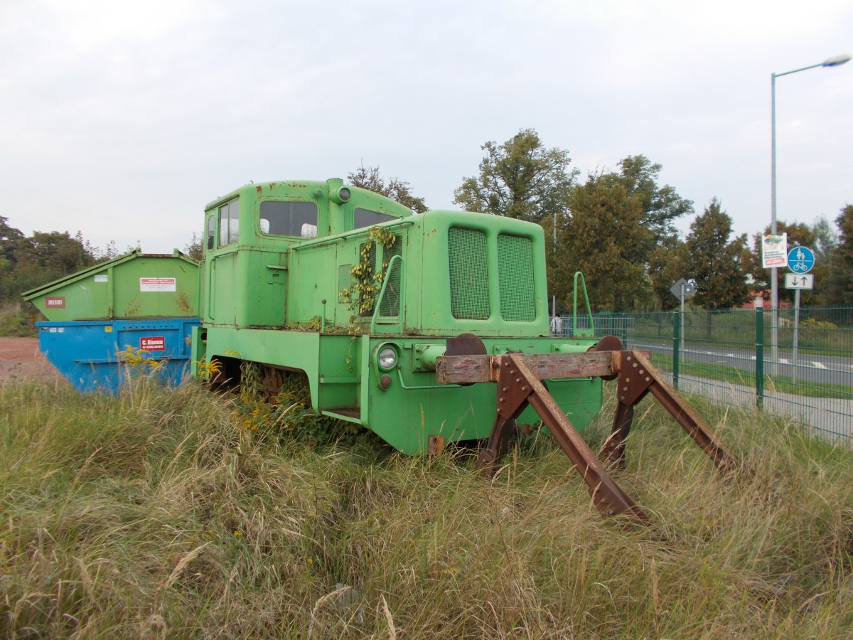 Diese ehemalige Werklok fand ich,am 14.September 2014,als ich fast aus Prenzlau mit dem Auto fuhr.