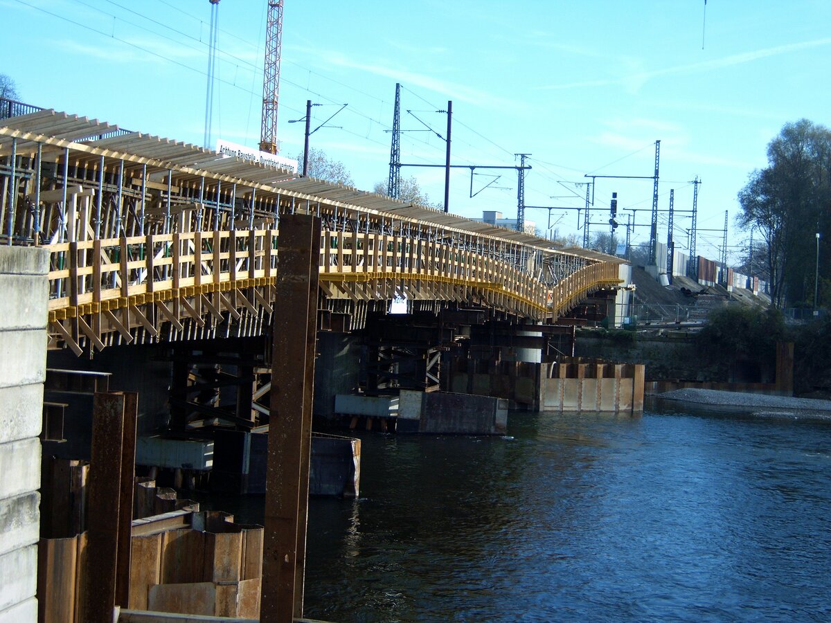 Donau-Bahnbrückenerweiterung im Bau Zustand am 09.11.2005 in Ulm.