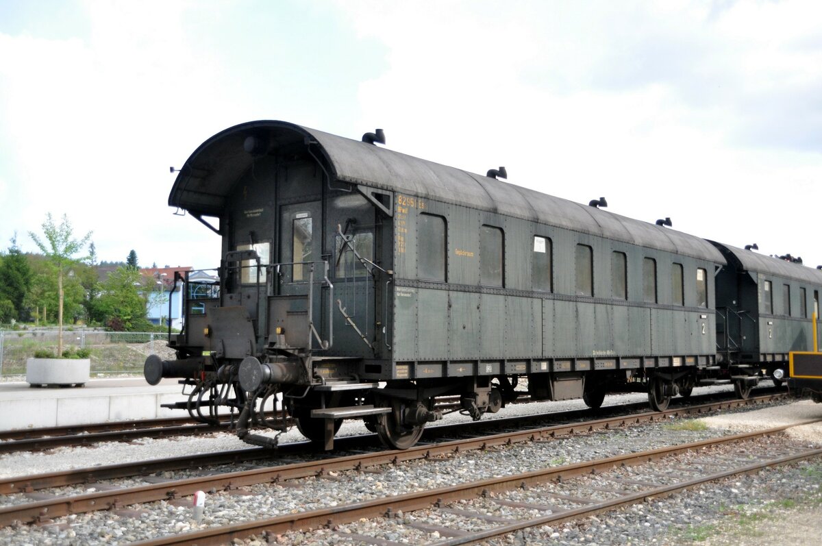  Donnerbüchse  Steuerwagen r.82 951 Es BPwif in Münsingen am 01.05.2014.