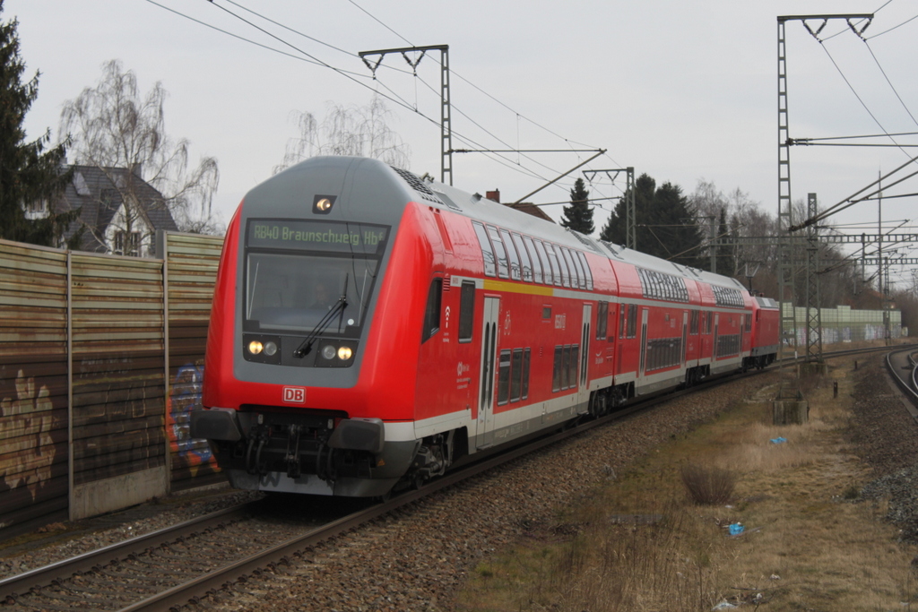 Doppelstock-Steuerwagen der 4. Serie(ab 2000)RB 16416 von Magdeburg Hbf nach Braunschweig Hbf bei der Einfahrt am 10.03.2018 in Weddel am Ende schob 146 022 mit.