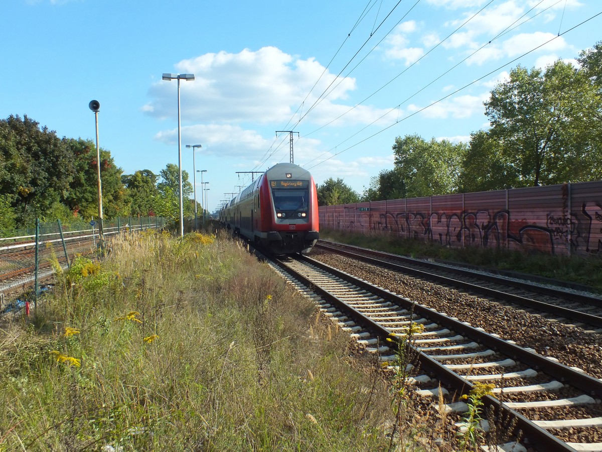 DOSTO-Steuerwagen in Berlin-Karlshorst, 2.10.13.
RE 1 -> Magdeburg Hauptbahnhof