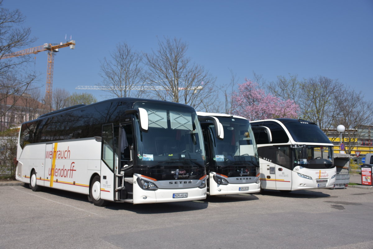 Drei mal Weihrauch Uhlendorff Reisen in Krems,links ein Setra 516 HD dann ein Setra 515 HD und ein Neoplan Cityliner.