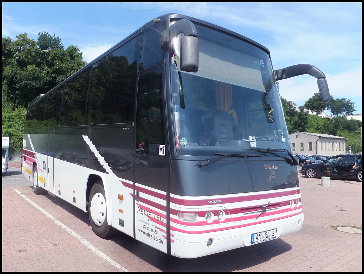 Drgmller-Volvo B12-600 von ReiseLeo aus Deutschland im Stadthafen Sassnitz.