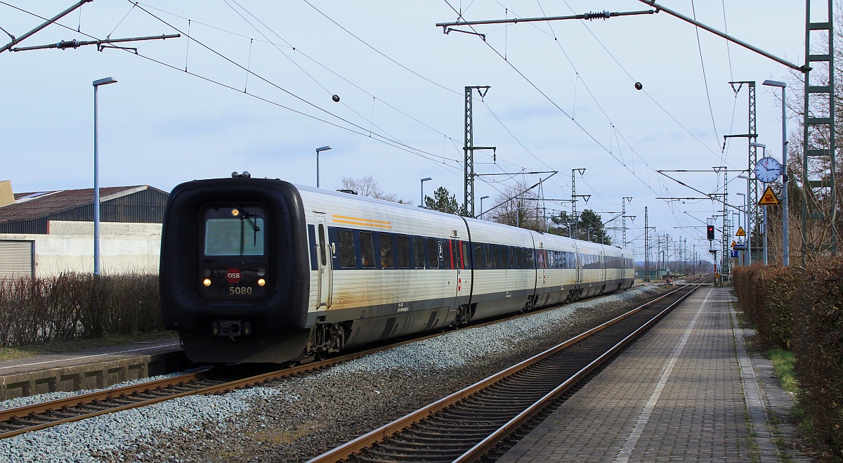 DSB 5080 und 5081 als IC 38x auf dem Weg nach Pattburg/DK und Kopenhagen. Jübek 15.03.2022