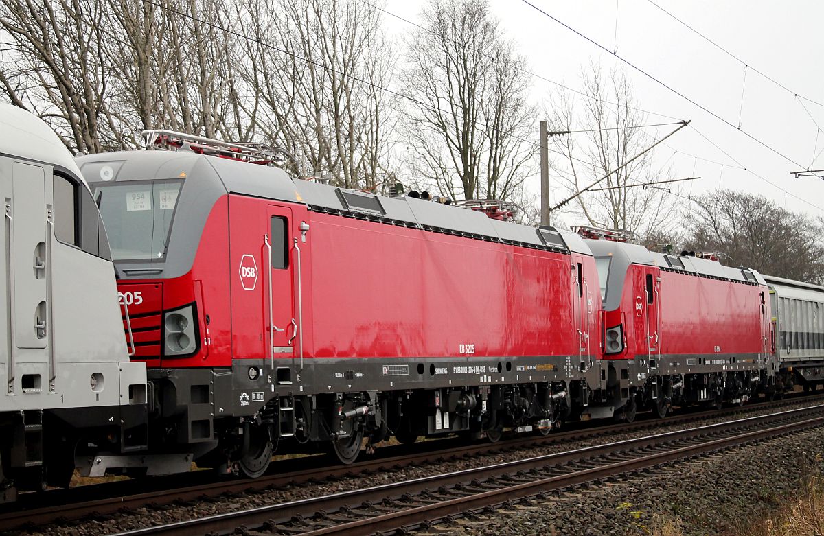 DSB EB 3205 + EB 3204 im Zugverband, Harrislee Grenze 13.12.2020 