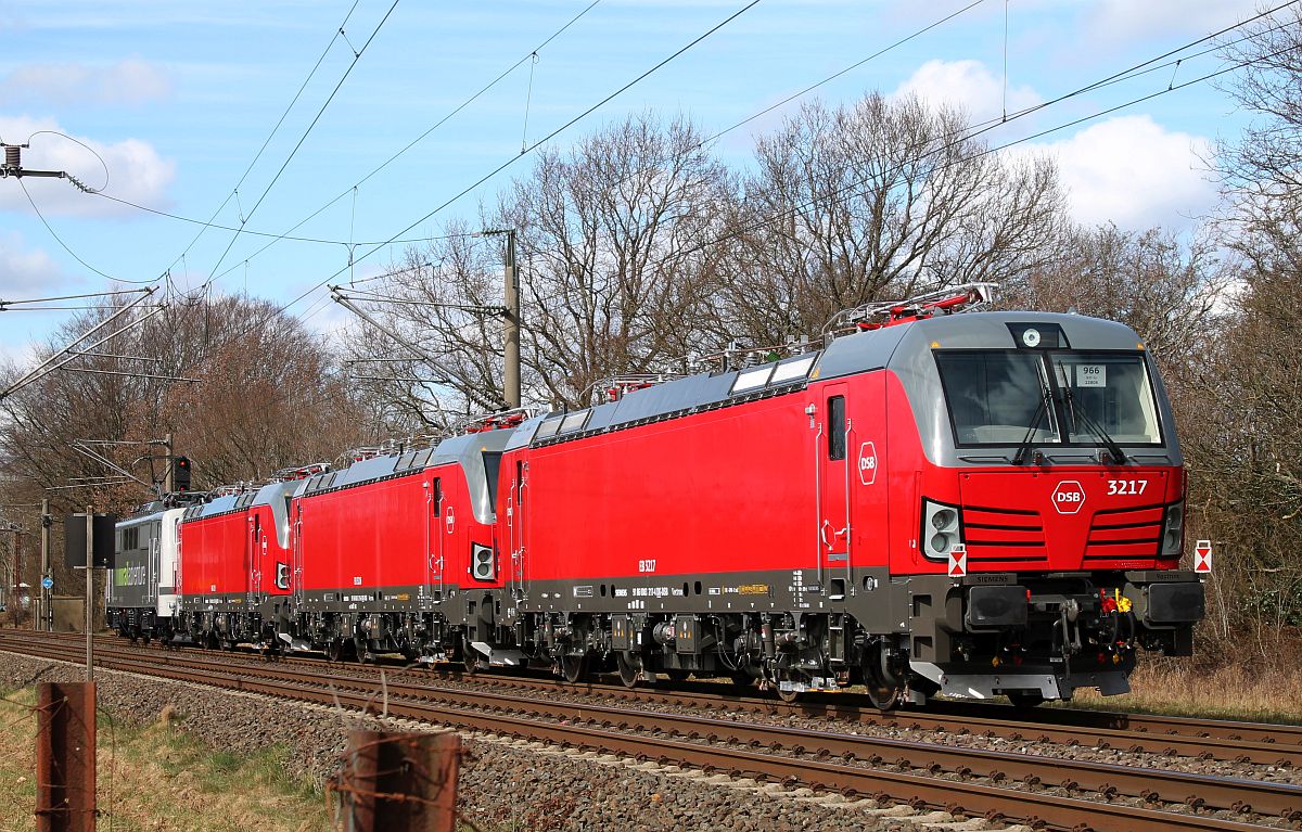 DSB EB 3217 + EB 3216 + EB 3215 am ESig Pattburg/DK 19.94.2021