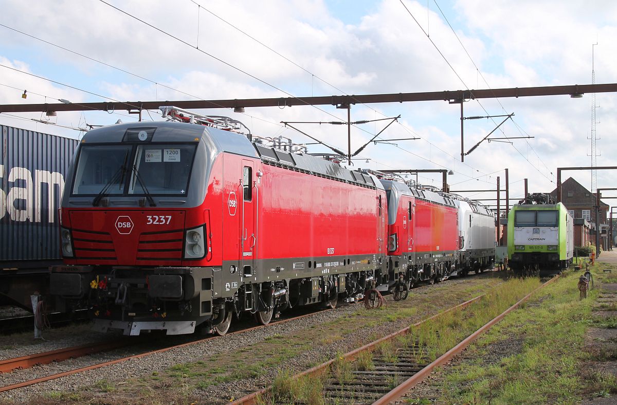 DSB EB 3237 + EB 3238 + SIEAG 193 965 ; CAPTRAIN 185 517 Pattburg Nordabstellung 04.10.2021