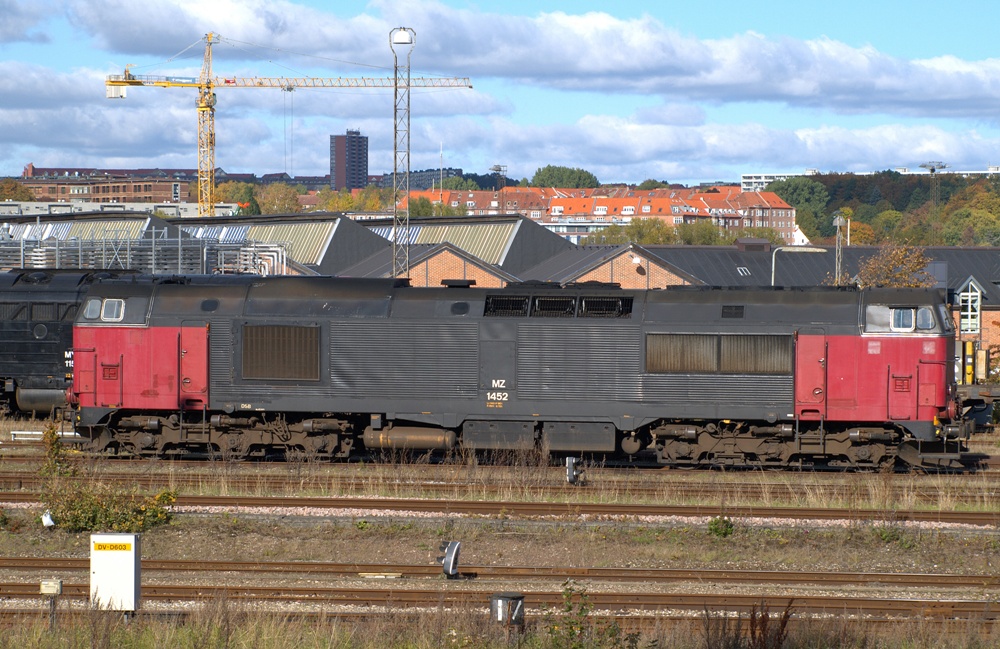 DSB Litra MZ 1452 steht abgestellt in Aarhus. Mai 2009