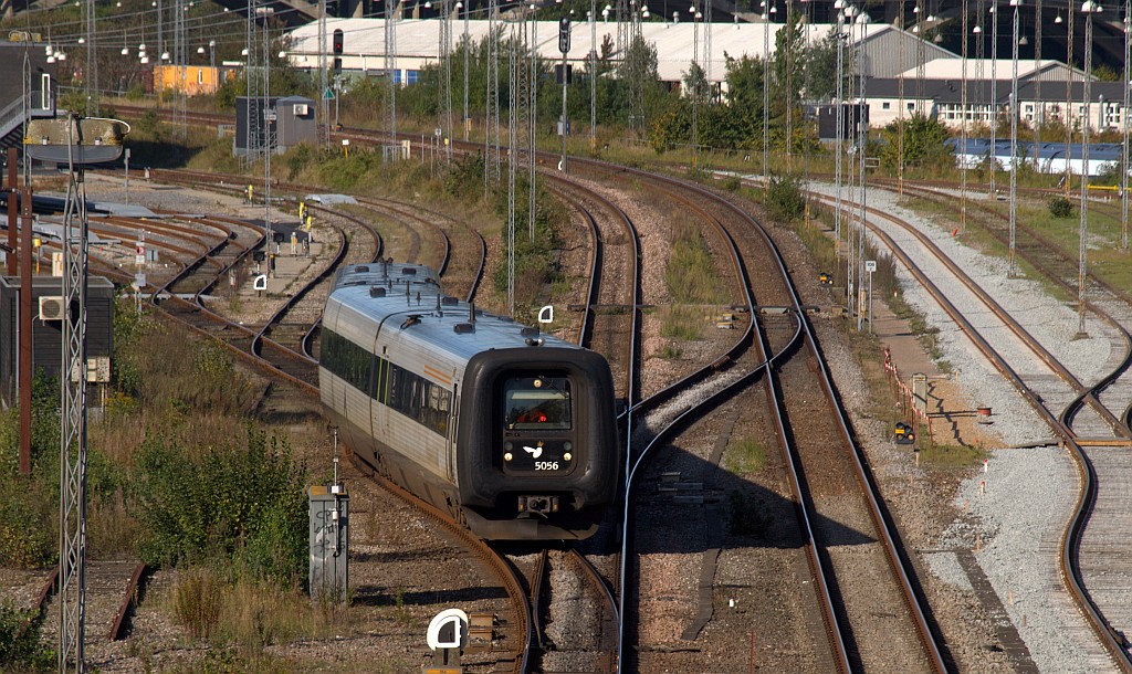 DSB MF/MFB 50/5256 wird am Morgen für die Fahrt nach Aalborg bereitgestellt. Aarhus 19.09.2010