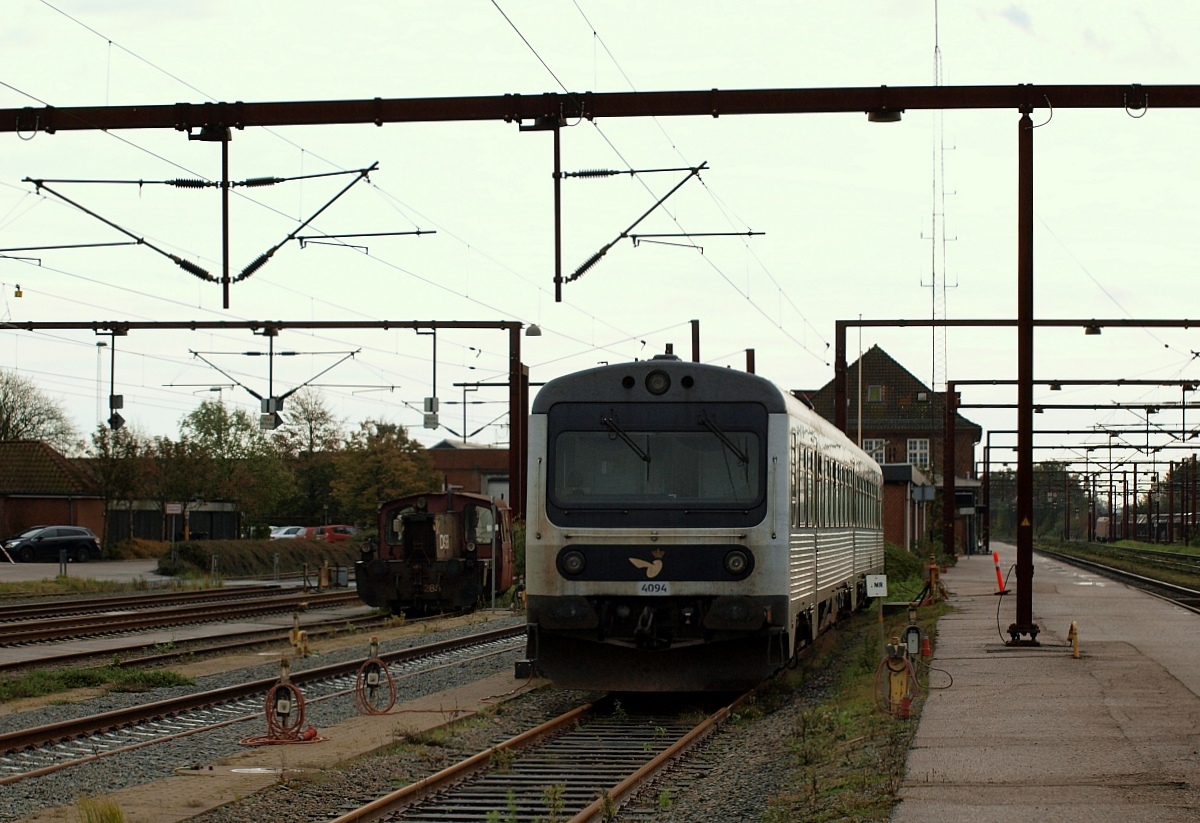 DSB MR/MRD 40/4294 und DSB KöF II 285, Padborg Pbf, 21.10.2011