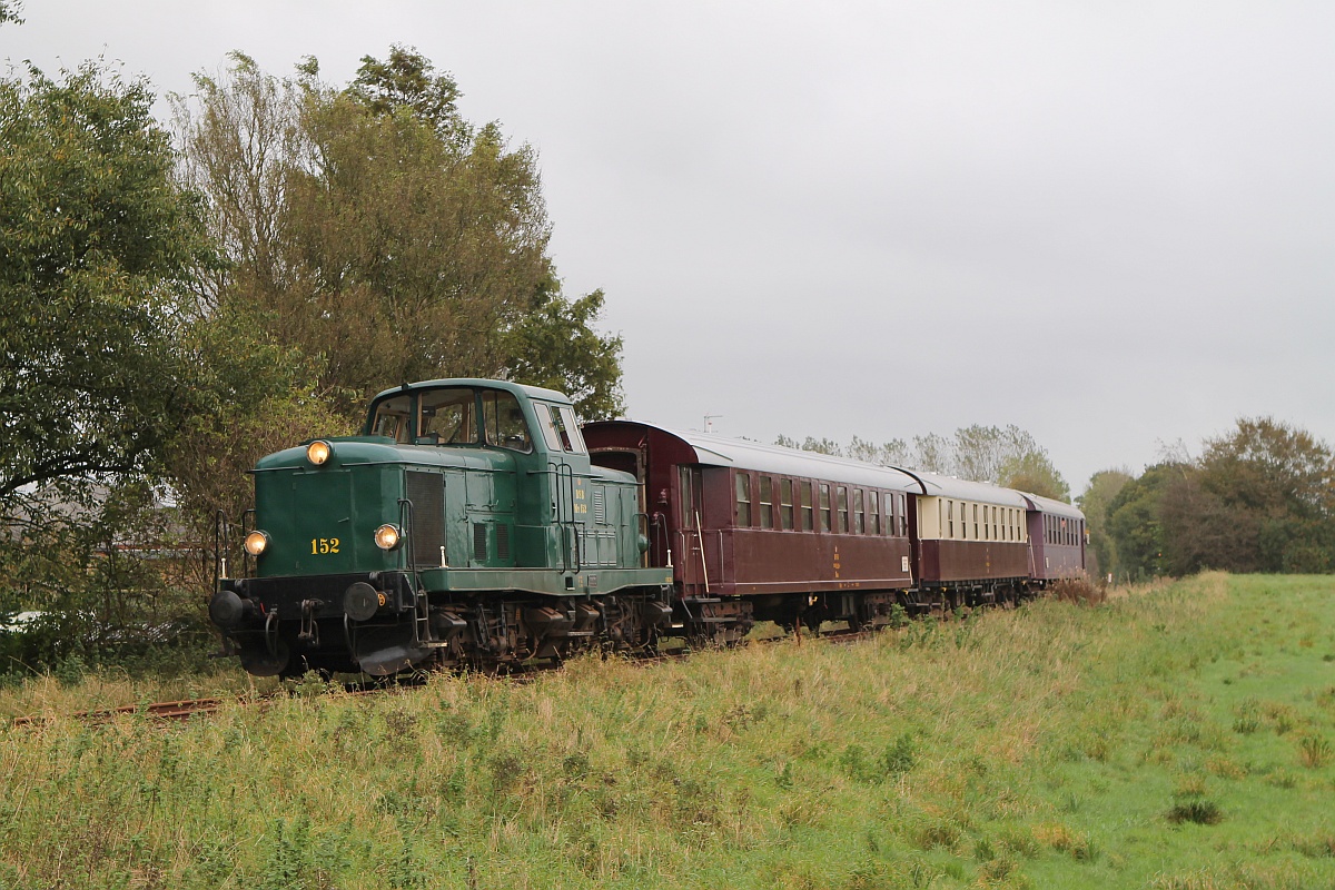 DSB MT 152 mit Feriensonderzug bei der Ausfahrt aus Styding 19.10.2017