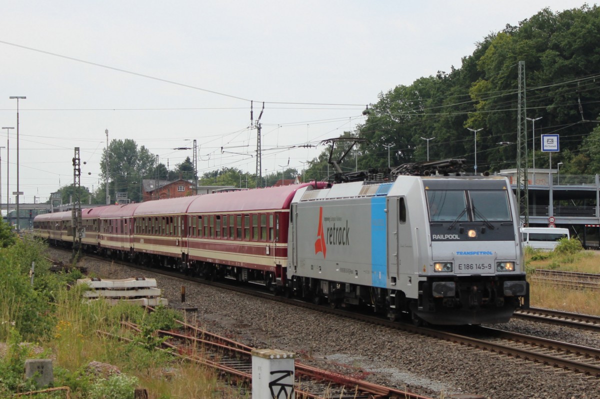 E 186 145-9 ist mit einen Sonderzug auf den Weg nach Hamburg zum Schlagermove. Tostedt den 11.07.2015.