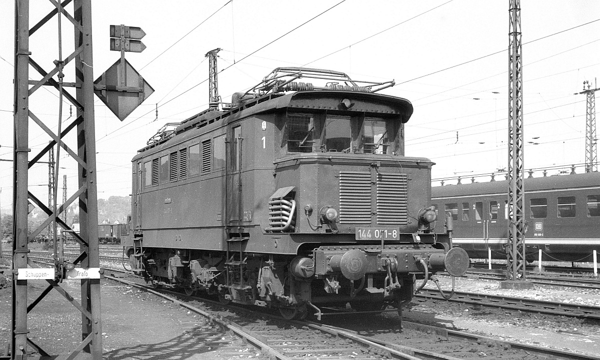 E 44 071/ 144 071-8 Bw Tübingen 24.05.1969 (Scan)