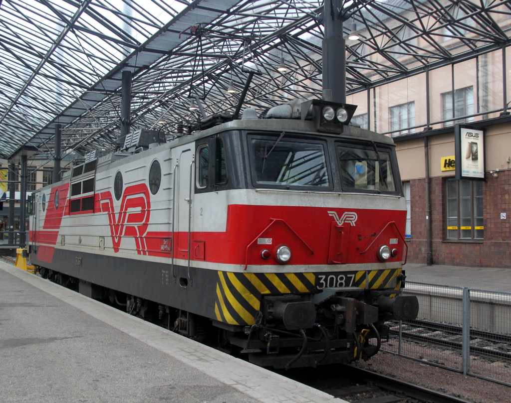 E-Lok der VR-Baureihe Sr1 3087 abgestellt im Bahnhof Helsinki.11.09.2013