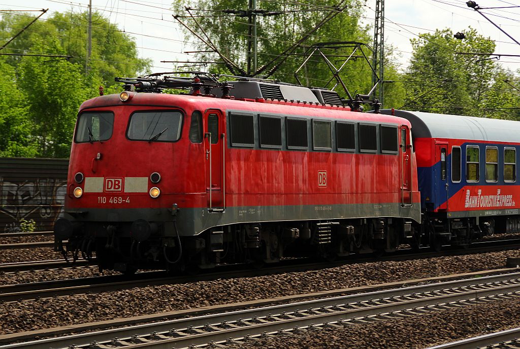 E10 469/110 469-4 rauscht mit einem Sonderzug am Haken hier durch HH-Harburg. 05.05.2012(überarbeitet)