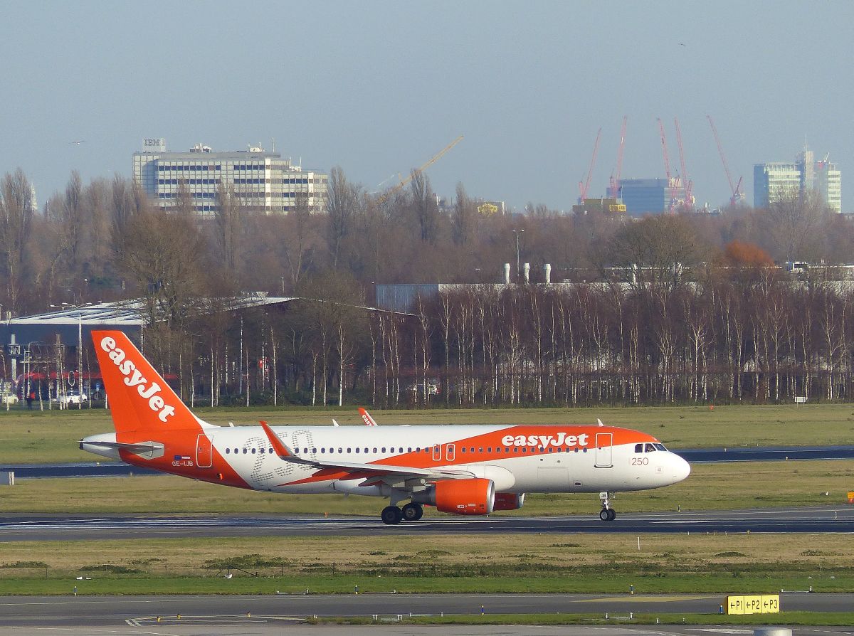EasyJet OE-IJB Airbus A320-214. Erstflug dieses Flugzeugs war am 13-40-2015. Flughafen Amstedam Schiphol, Niederlande


EasyJet OE-IJB Airbus A320-214. Eerste vlucht van dit vliegtuig was 13-04-2015. Luchthaven Schiphol 10-12-2019.