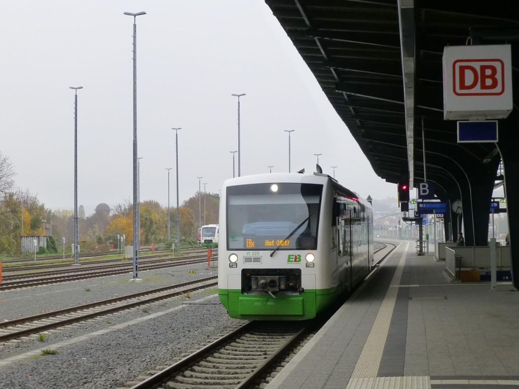 EB VT 325 als EBx nach Hof bei der Einfahrt nach Gera Hbf, 30.10.15