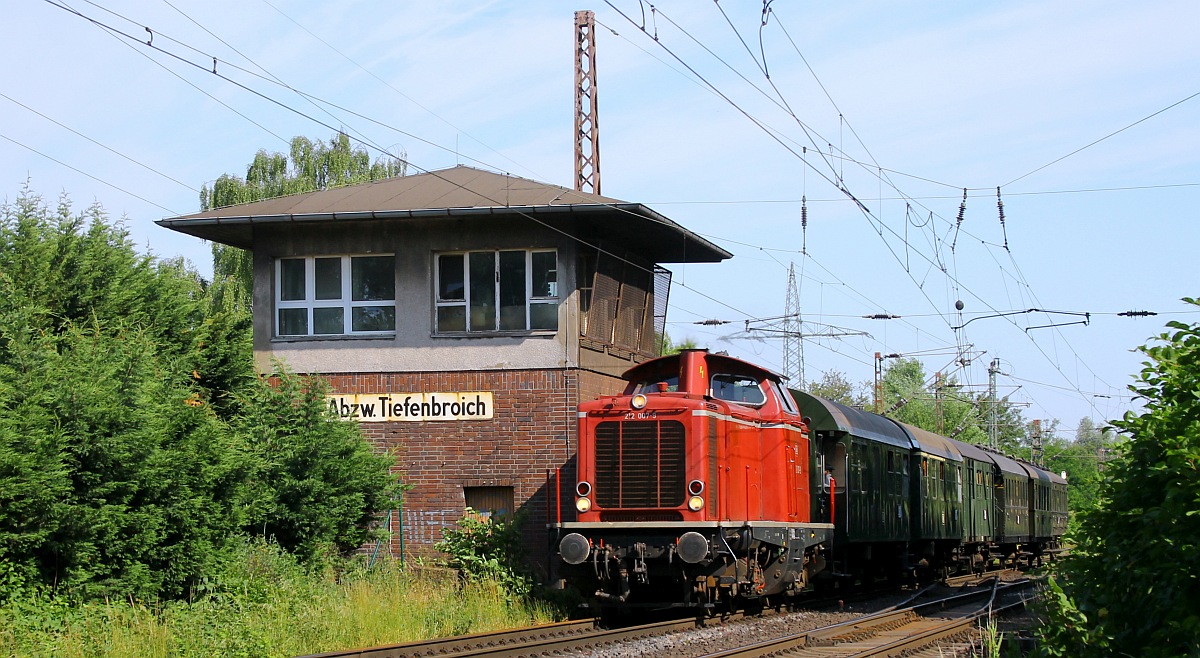 EBM Bochum V 100 2007/ 212 007-2 mit Museumszug Abzw. Tiefenbroich 16.06.2023