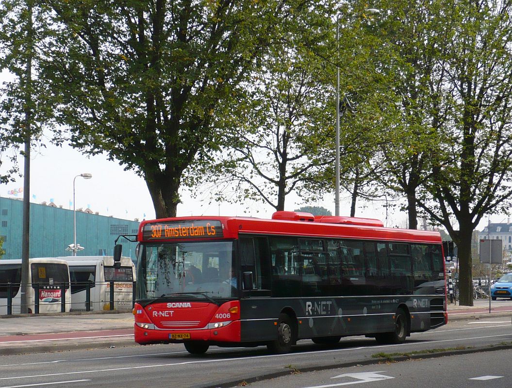 EBS R-Net bus 4006 Scania Omnilink in dienst sinds 02-12-2011.  Prins Hendrikkade Amsterdam 02-10-2013.