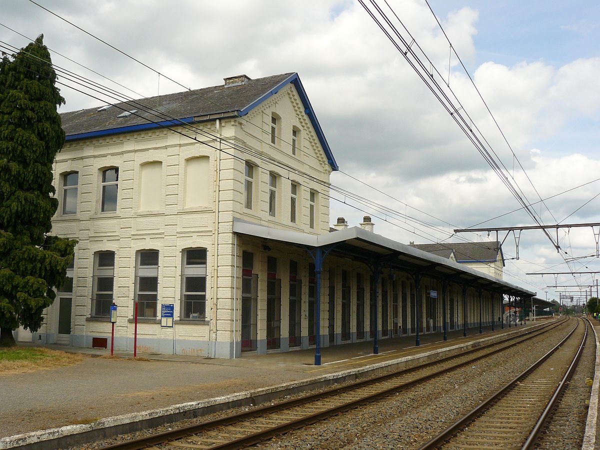 EG Bahnhof Erquelinnes, Belgien 23-06-2012.

Stationgebouw Erquelinnes nabij de Franse grens. Erquelinnes, Belgi 23-06-2012.