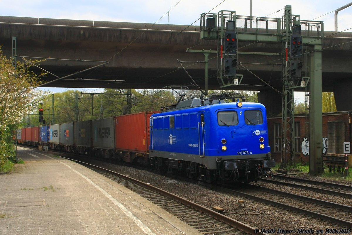 EGP 140 876 mit Containerzug am 29.04.2016 in Hamburg-Harburg auf dem Weg nach Hamburg-Waltershof