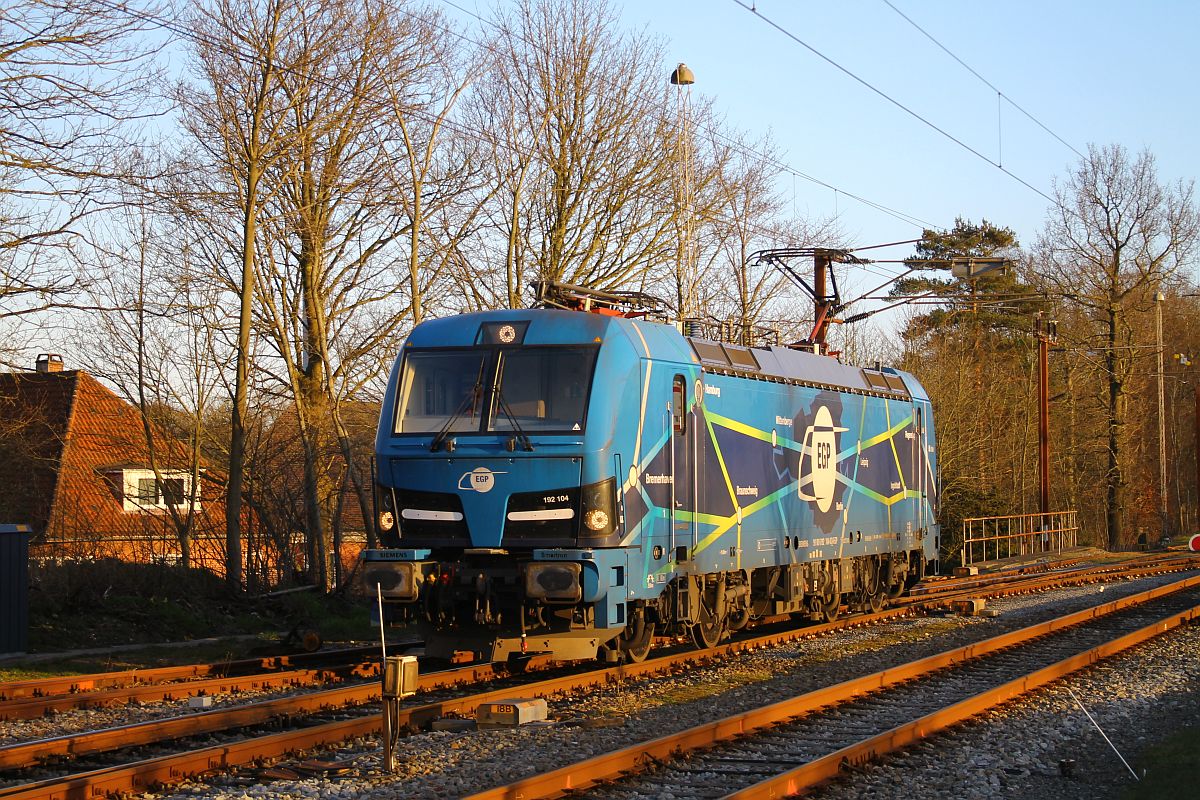 EGP 192 104-8 fährt aus der Südabstellung an den Zementleerzug, Pattburg/Padborg 03.04.2023