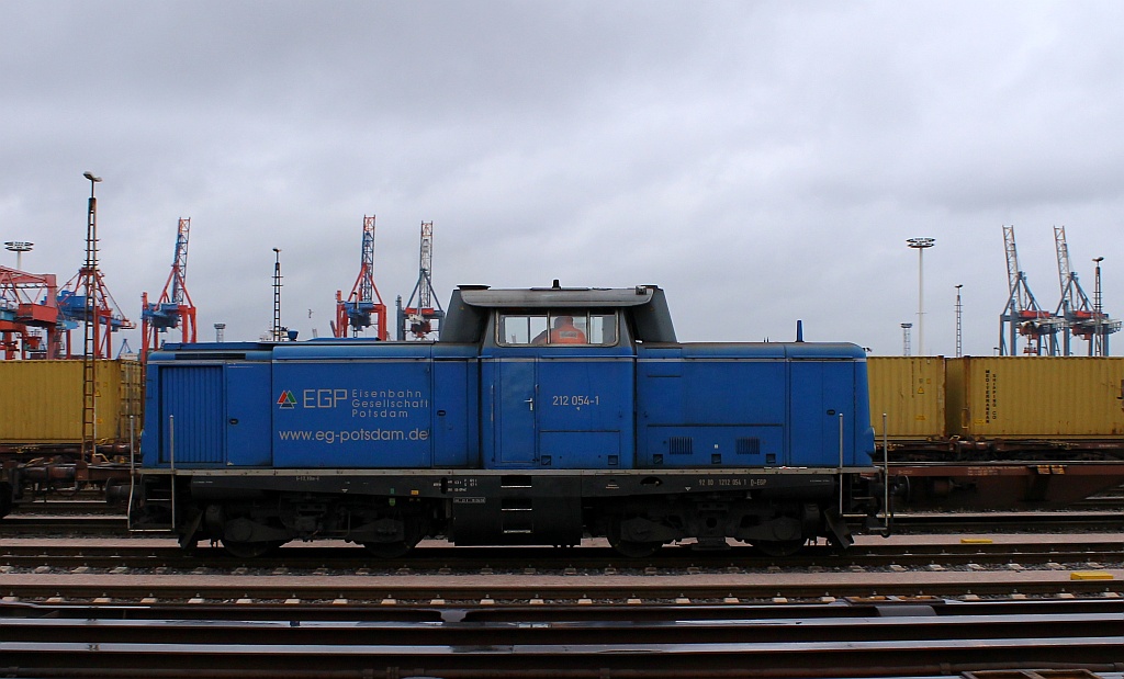 EGP 212 054-1 bei Rangierarbeiten in HH-Dradenau. 14.07.2013