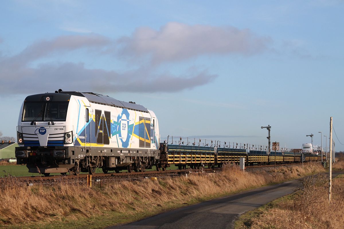 EGP 247 906 mit RDC Autozug bei der Ausfahrt aus dem Kbf Lehnshallig 31.01.2021