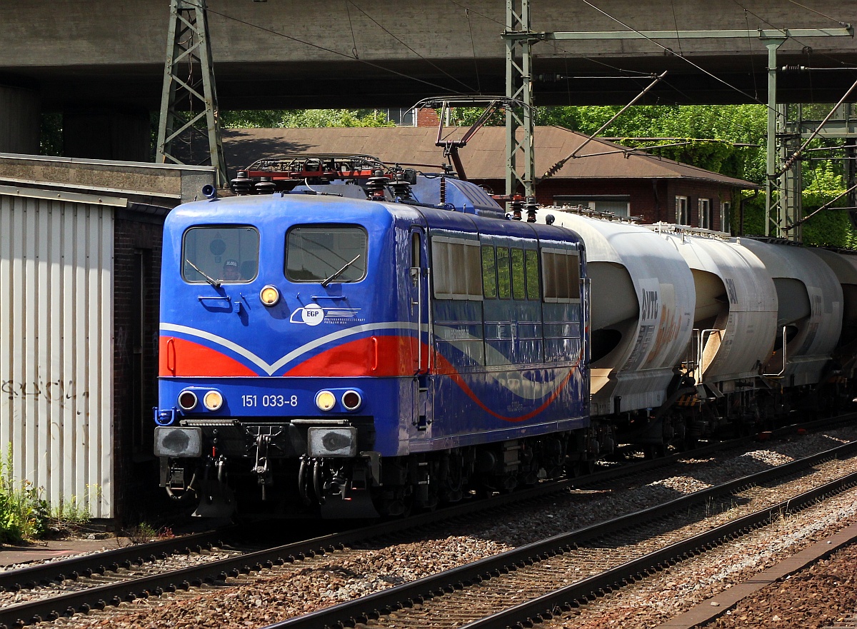 EGP/SRI 151 033-8 mit einem Cerealienzug bei der Durchfahrt in Hamburg-Harburg. 06.07.2015