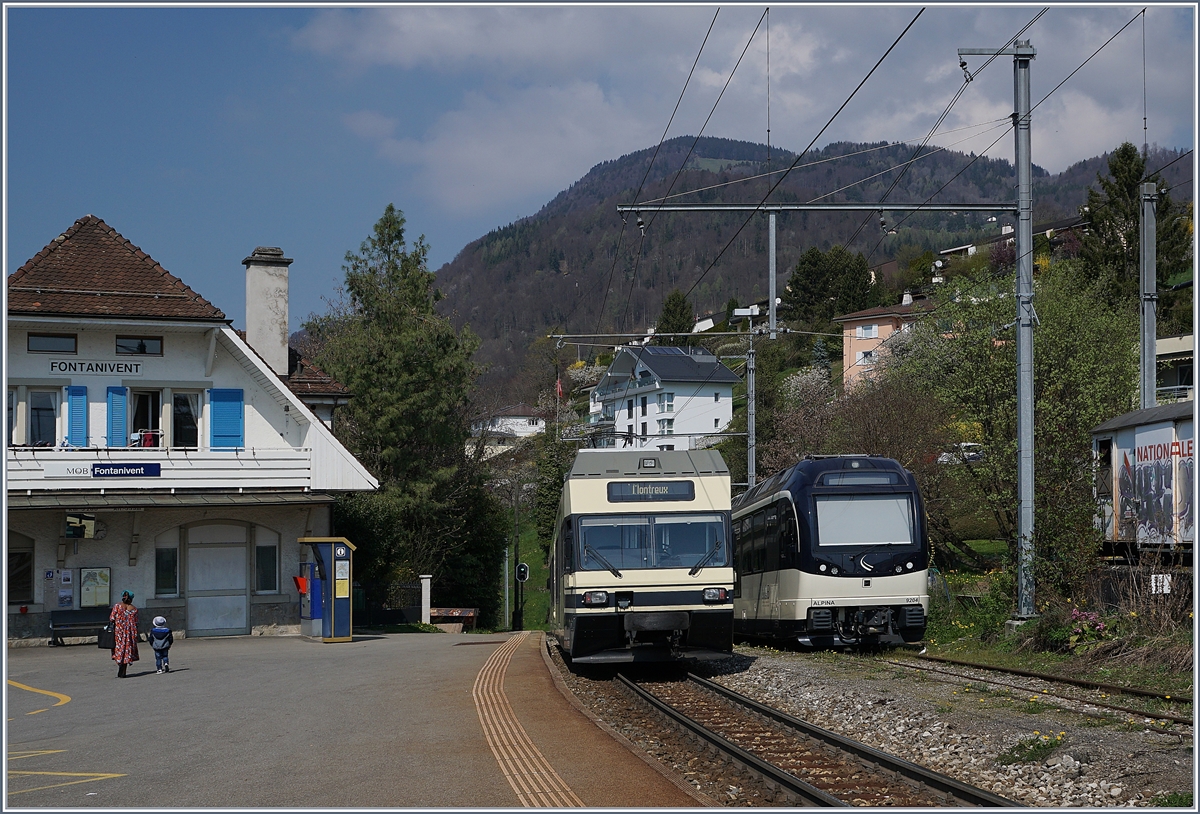 Ein CEV MVR GTW verlässt Fontanivent Richtung Montreux. Auf dem Abstellgleis ist ein MOB  Alpina  abgestellt.
3. April 2017