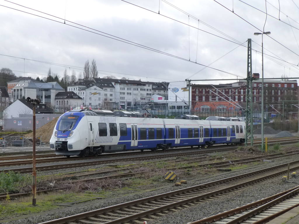 Ein einzelner Talent mit der Nummer 157 ist am 23.12.15 in Oberbarmen wartet auf seinen Einsatz als Verstrker.