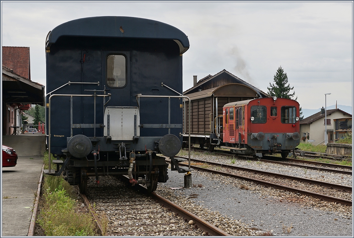 Ein ex BLS Bi und der Tm II 98 85 5 230 864-1 in Triengen.
27. August 2017