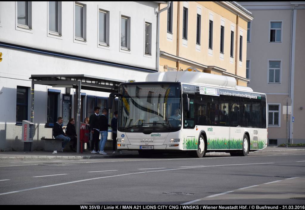 Ein MAN A21 LIONS CITY CNG der WNSKS in Wiener Neustadt (NÖ).