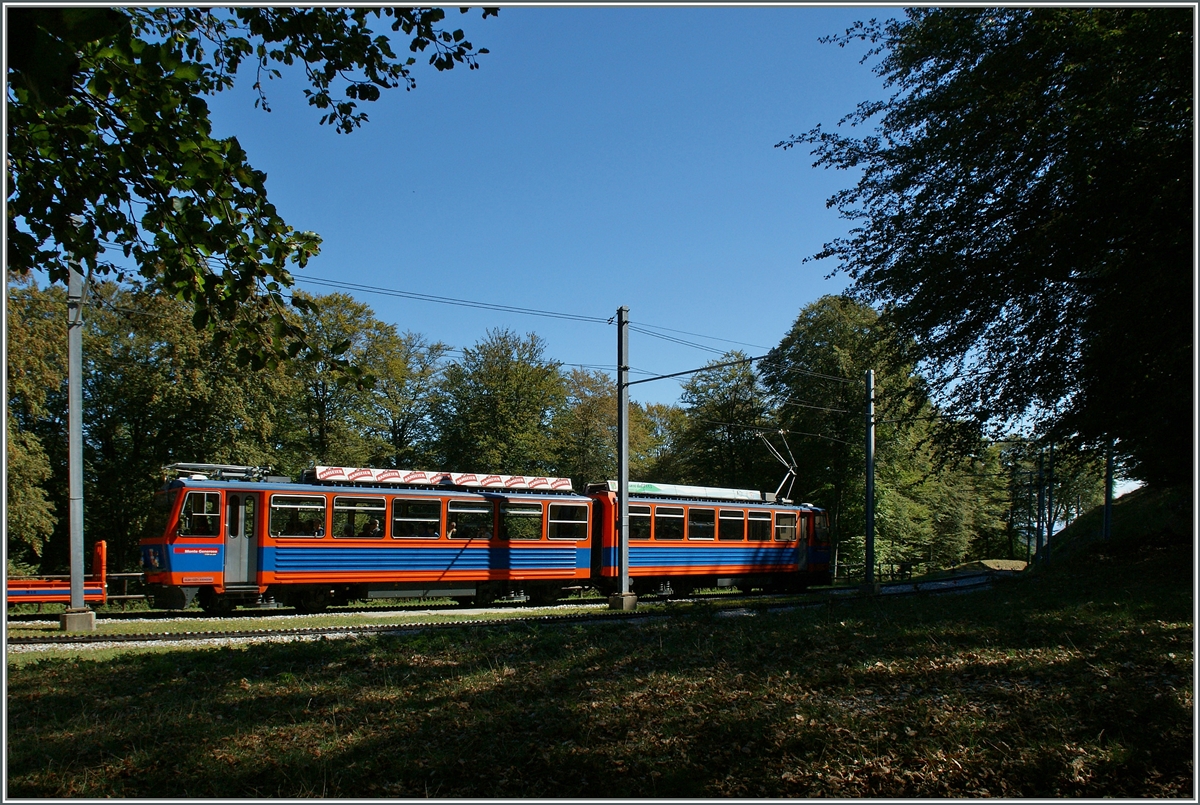 Ein Monte Generoso Triebwagen Bhe 4/8 erreicht Bella Vista. 
13. Sept. 2013