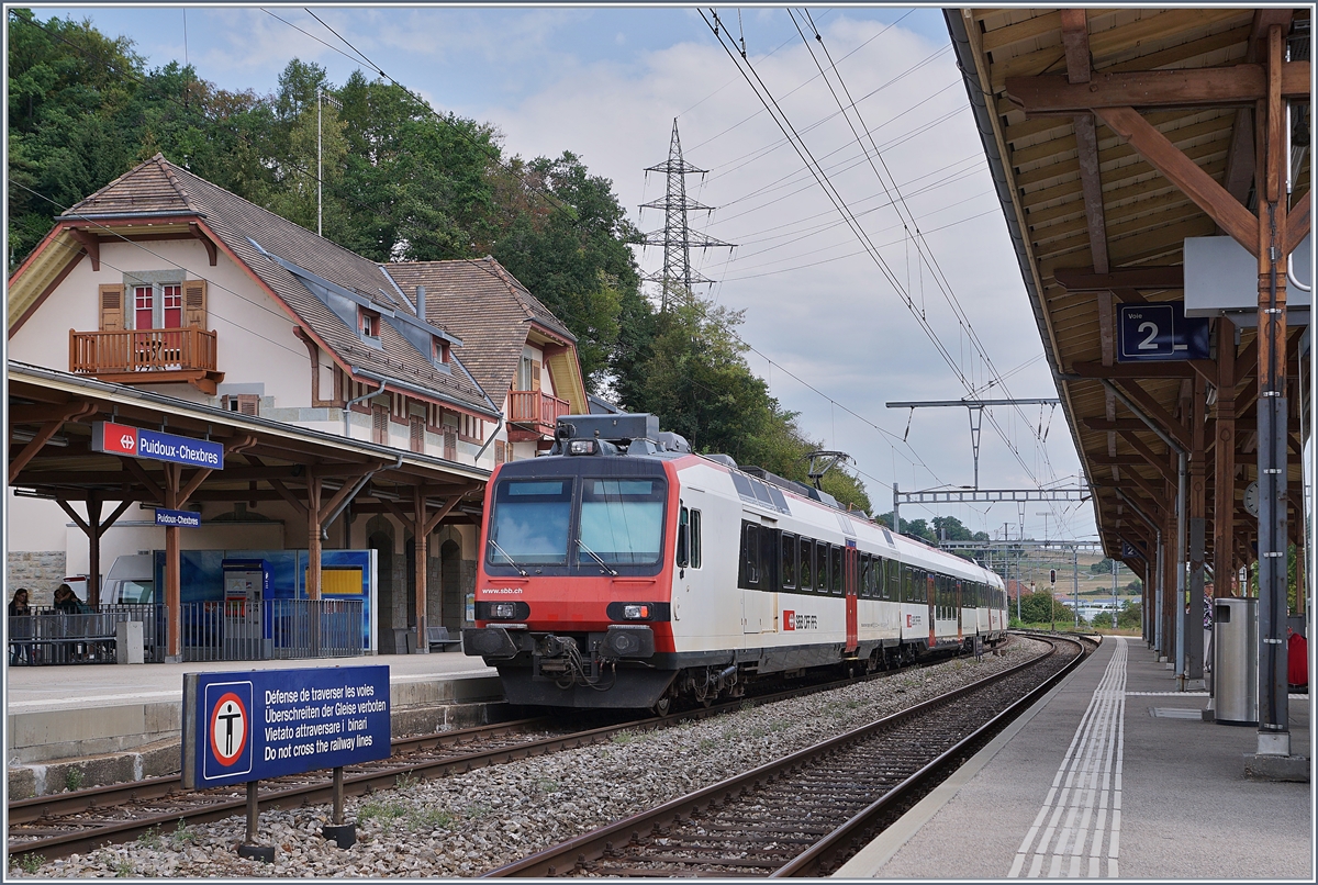 Ein SBB RABe 560  Domino  beim Halt in Puidoux, dass damals noch Puidoux-Chexbres hiess. 

29. Aug. 2018