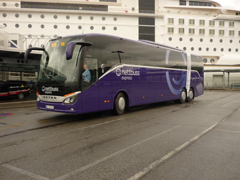 Ein Setra S 517 HD am F�hrhafen der Color-Line in Oslo /N.