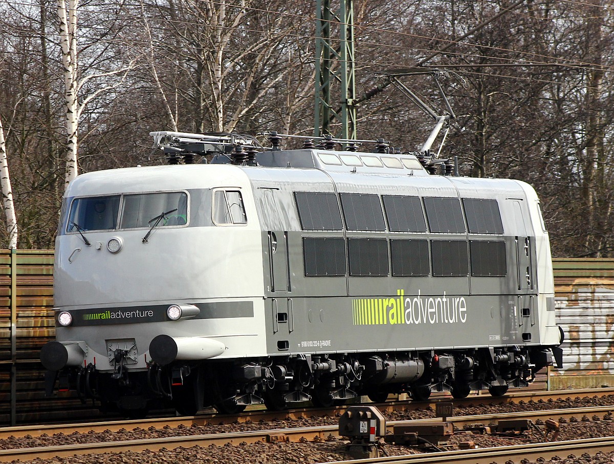 Ein weiteres Oster-Ei diesmal mit grimmigem Blick...richtig schick sieht sie aus die Railadventure 103 222-6(REV/LD X/03.02.2015)die hier durch Hamburg-Harburg fährt. 01.04.2015