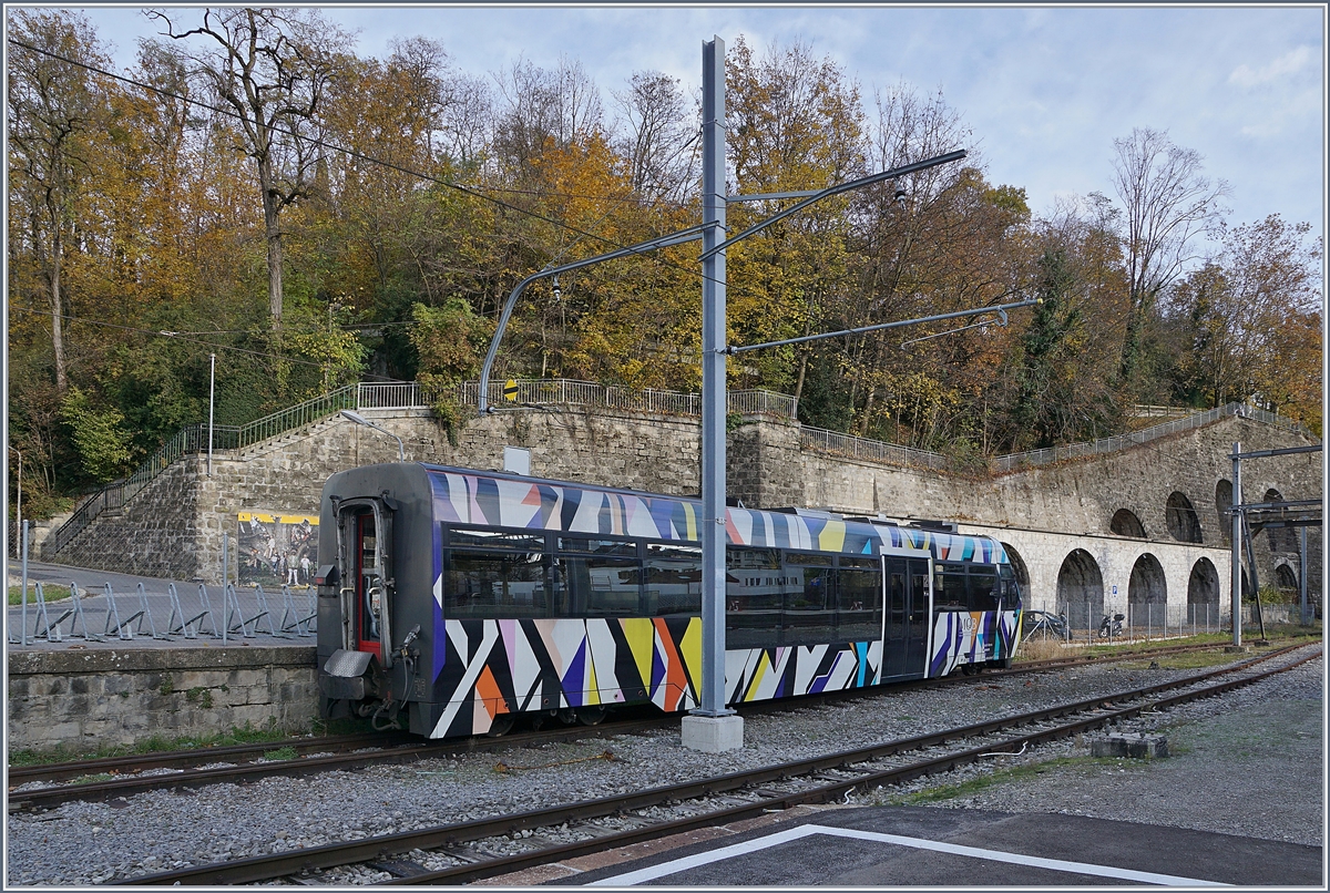 Ein  zerlegter  Lenkerpendel: Der MOB Bt 241 in Vevey.

23 Nov. 2019

  

