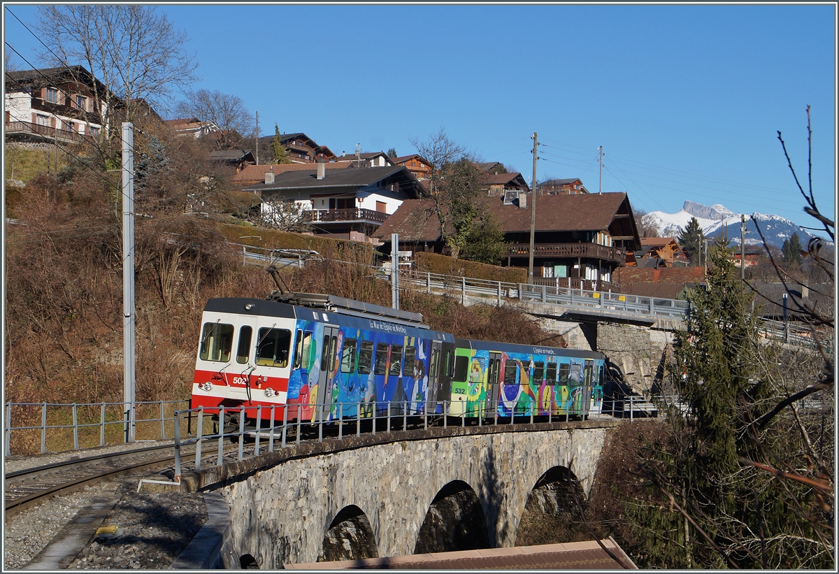 Ein ziemlich bunter BDeh 4/4 mit Bt als AOMC Regionalzug bei Chemex.
7. Jan. 2015