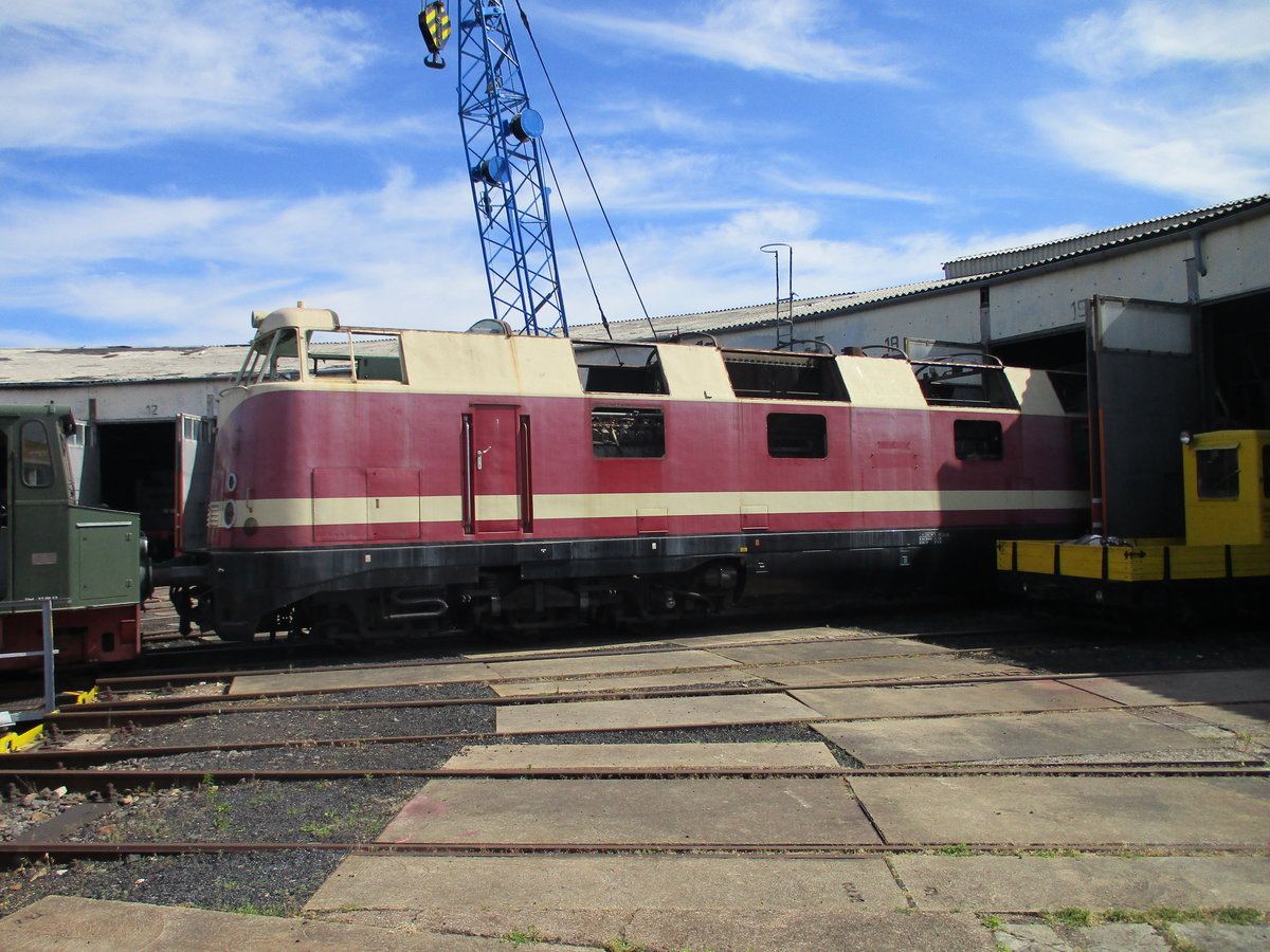 Eine 118 wurde,am 30.Mai 2020,aus dem Lokschuppen in Arnstadt(historisch)geholt.